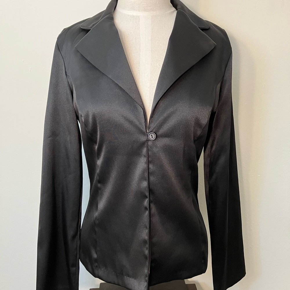 A. Byer juniors size medium stretchy satin blazer